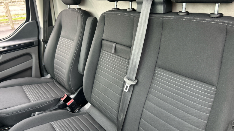 Ford Transit Custom 300 L2 Diesel Fwd 2.0 EcoBlue 130ps Low Roof Limited Van